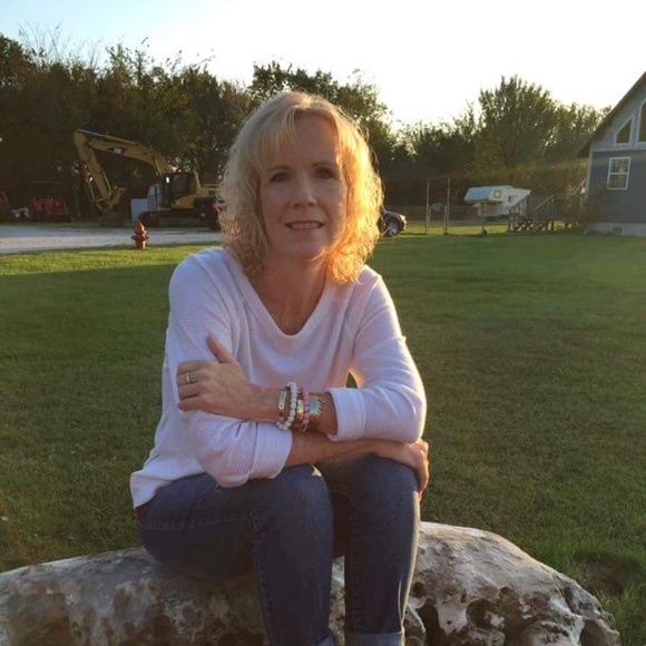 Meet your Posher, Suzanne - Picture 1 of 1